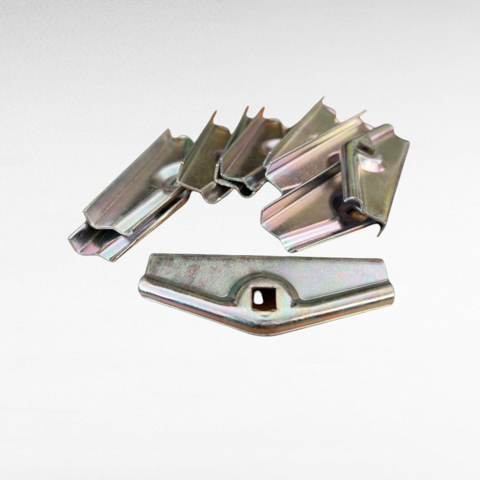 300015960PIASTRINA DI RITEGNO PER MIETITREBBIE LAVERDA